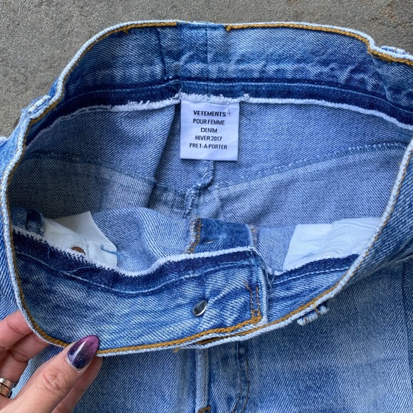 VETEMENTS X LEVI'S 2017 Collab Reconstructed Light Wash Straight Leg Jeans - Picture 4 of 6
